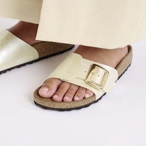 EUC Birkenstock Cream Slide Sandals with Brass Buckle 9N (without box)